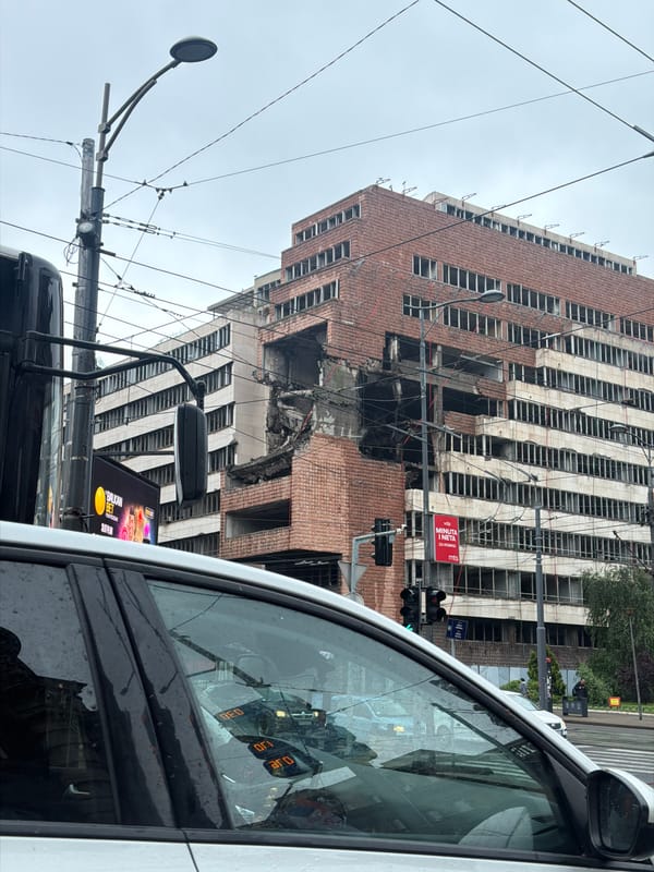 Building damage and resident activity documented in Belgrade