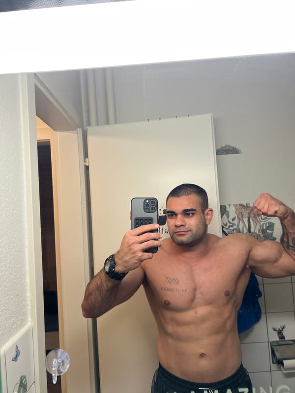 Man takes fitness selfies at Basel gym facility