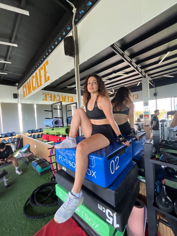 Gym workout and selfies at a Phan Thiết fitness center