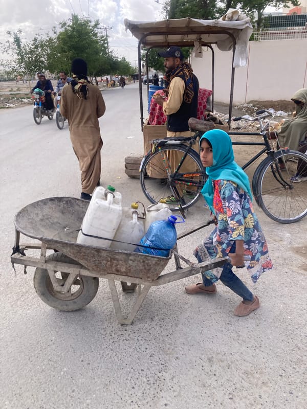 Girl with water cart spotted in Quetta, Pakistan