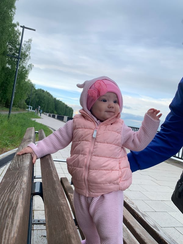 Family enjoys afternoon outing at Chaikovsky lakefront park