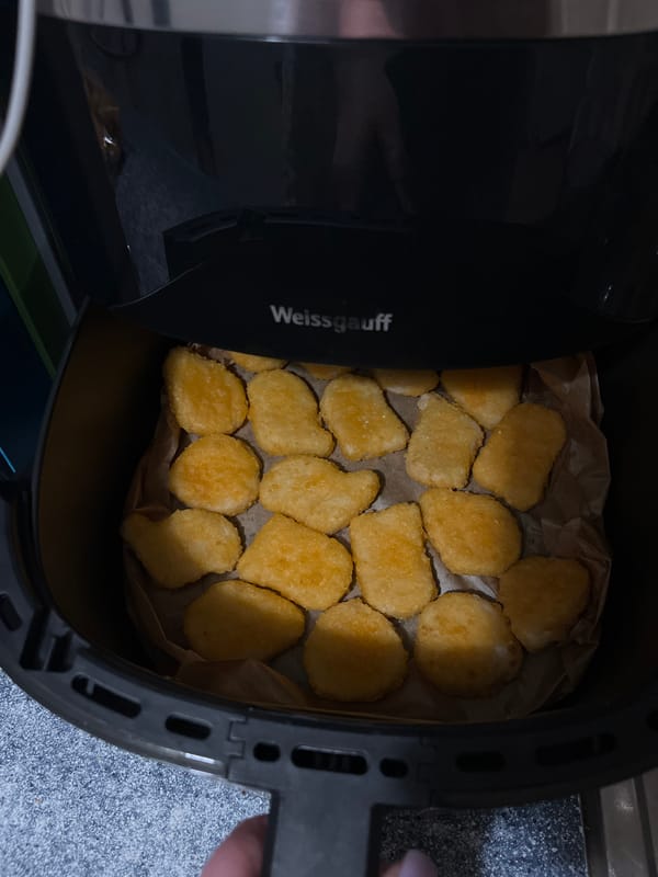 Home cooking session features air-fried chicken nuggets in Russia