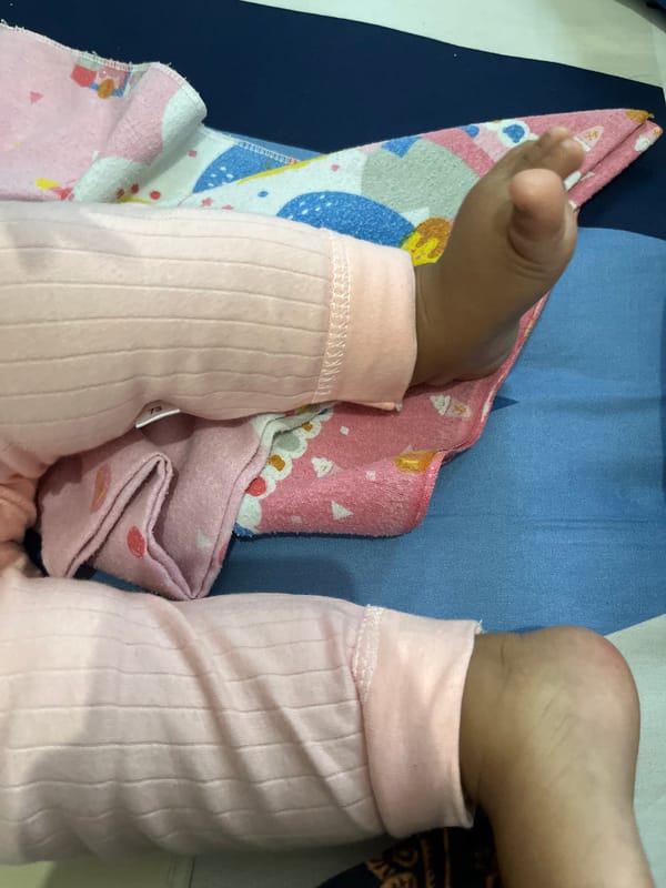 Parent-child playtime documented in Indonesian home over 35 minutes