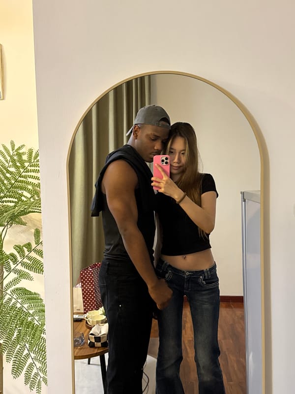 Couple takes mirror selfies in Yuzhong District, China
