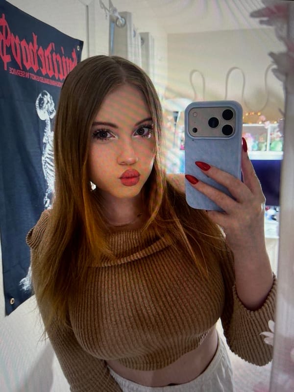 Personal photo session in a Łódź room, selfies and outfit shots