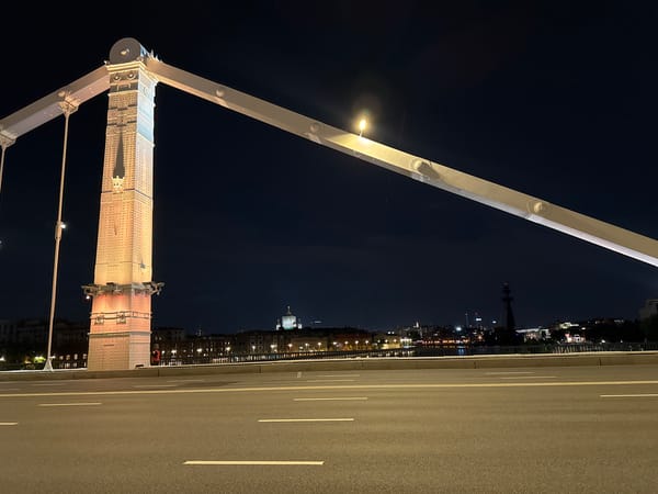Moscow River embankment photographed during evening hours