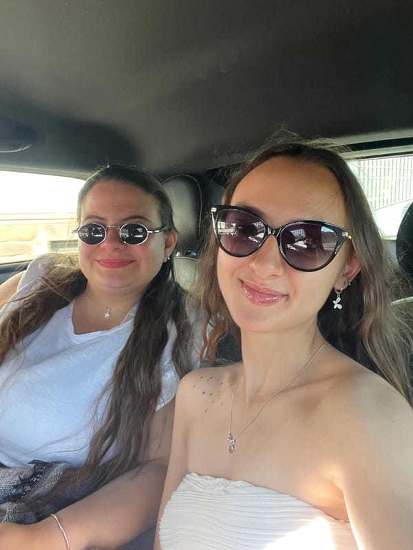 Two women take car selfies in Saarbrücken