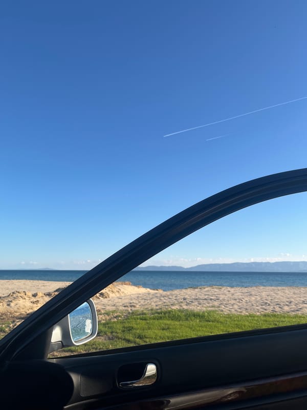 Clear skies and contrails observed over Ofrynio Beach, Greece