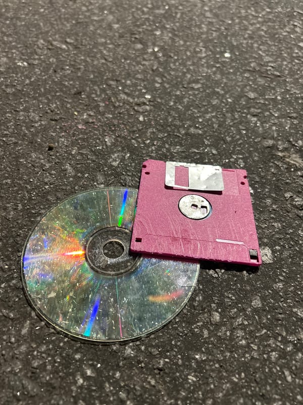 Vintage floppy disk found on damaged CD in Buenos Aires