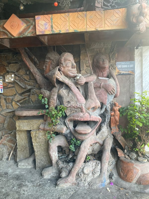 Witness documents five minutes of everyday Da Lat street life