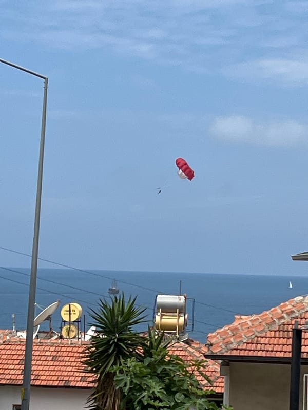 Parasailing activity spotted over Alanya, Turkey morning skies