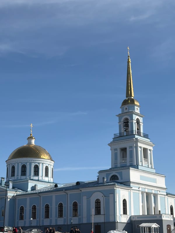 Spring thaw street scenes documented across Votkinsk, Russia