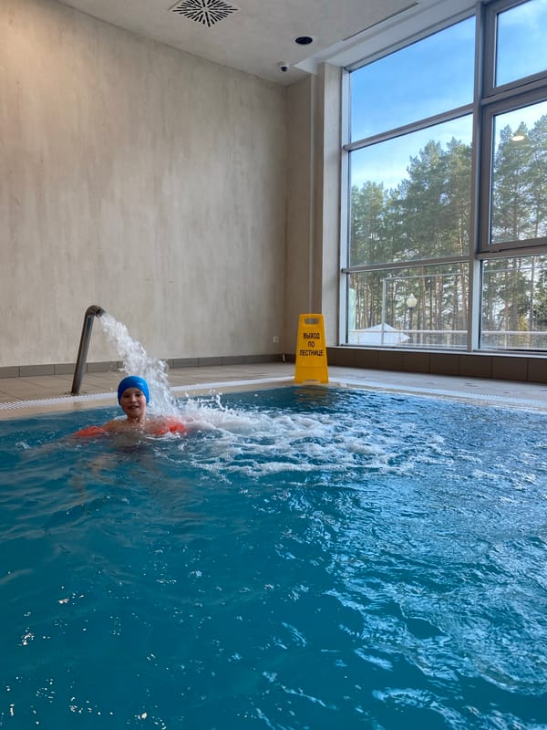 Swimmer with floaties observed at Tyumen pool