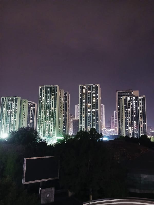 Urban life scenes captured in Chongqing High-tech Zone