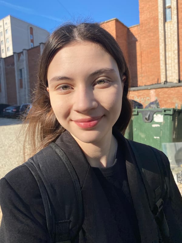 Woman takes morning selfie tour through Votkinsk streets
