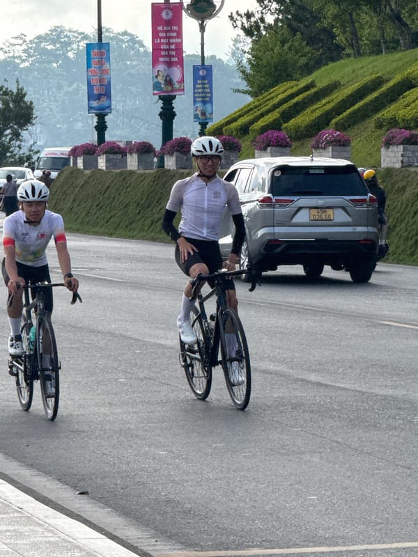 Cyclists explore Da Lat's gardens and lakeside attractions