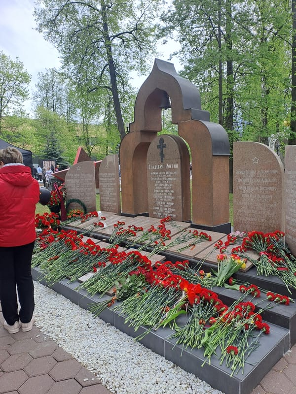 Memorial Day ceremony honors WWII soldiers in Elektrostal, Russia