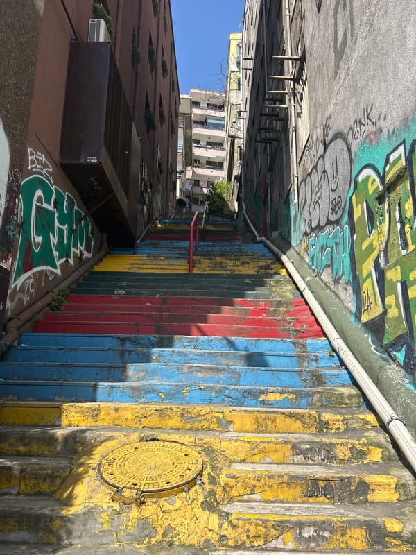 Morning scenes of daily life documented across Beyoğlu district