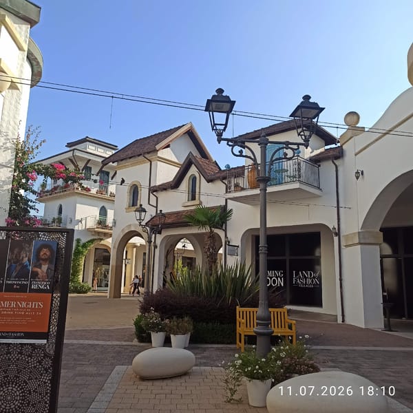 Afternoon browse through Puglia Village outlet mall in Molfetta
