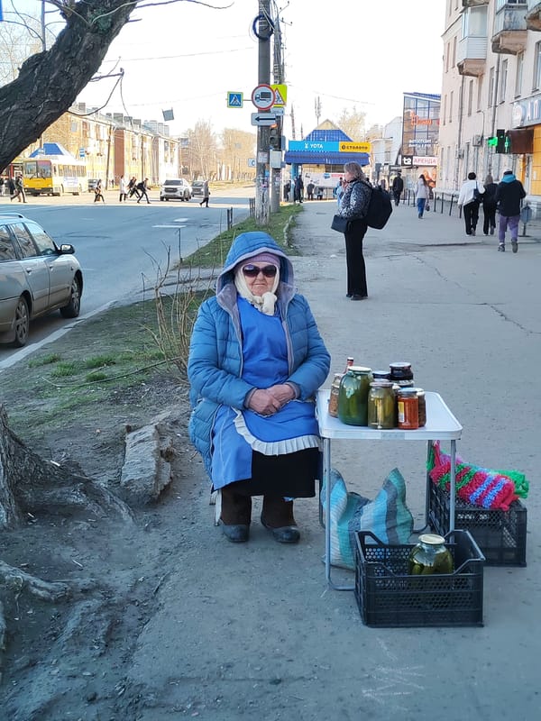 Daily street life documented in Izhevsk, Russia