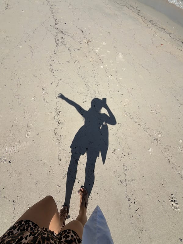 A Ko Samui beach morning: sand, selfies, and shoreline scenes.