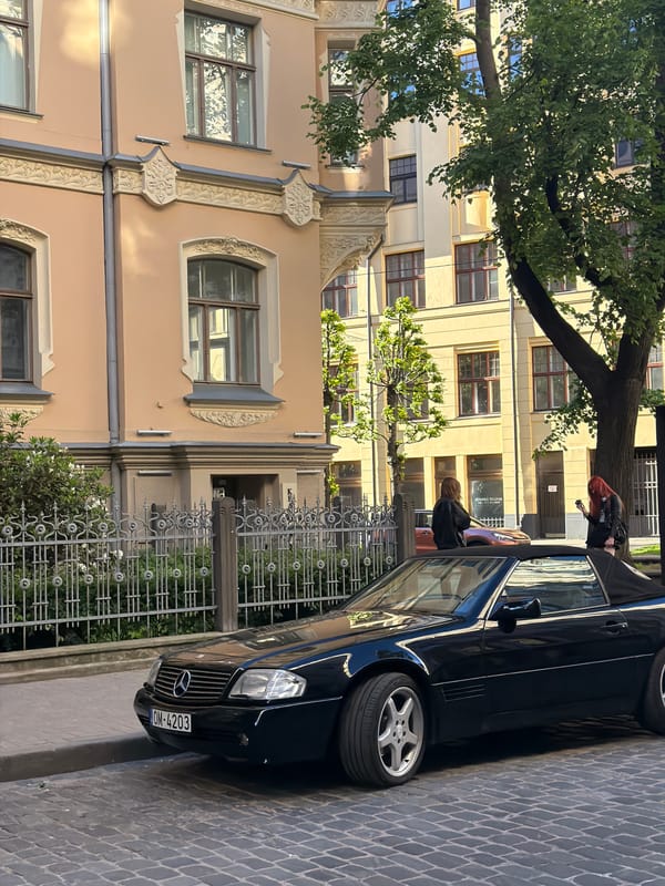 Art Nouveau architecture and street life documented in Riga