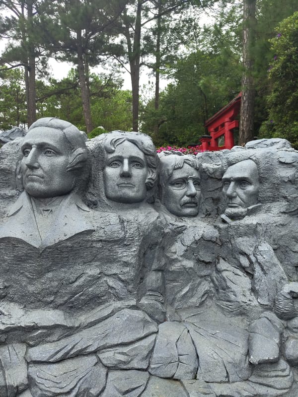 Đà Lạt park tours a world of landmark replicas in one spot