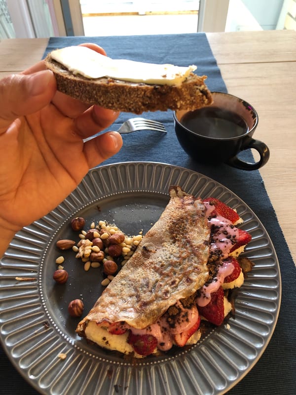 Breakfast and a sunny morning walk around a Saint Petersburg neighborhood