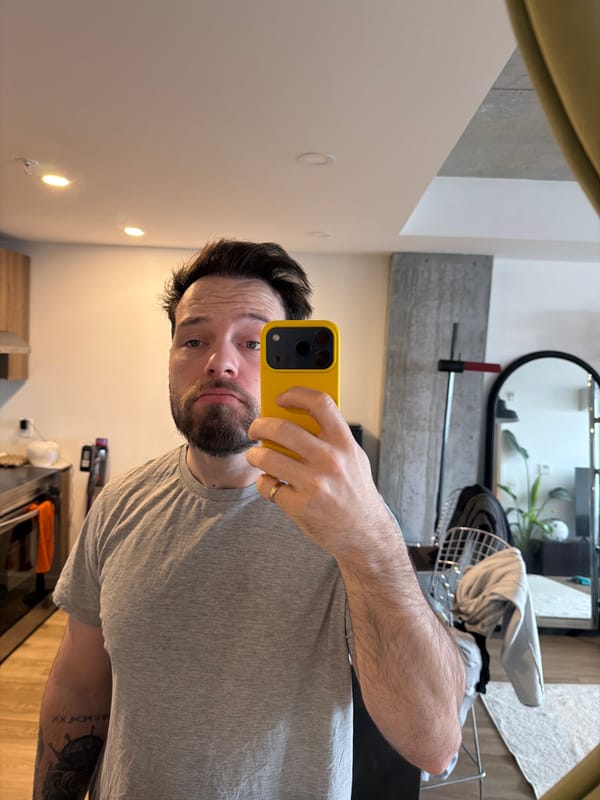 Man takes selfie, dog photographed upside down in Laval