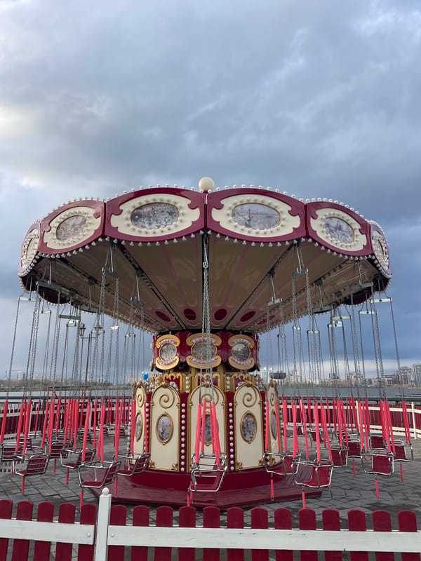 Overcast afternoon scenes documented around Kazan waterfront and amusement area