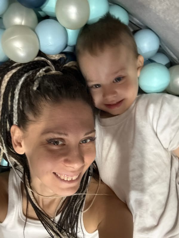 Early morning family playtime documented in Rusanovo, Russia