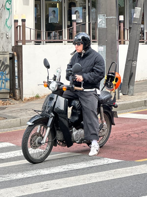 Morning street scenes captured across Seoul's Mapo-gu district
