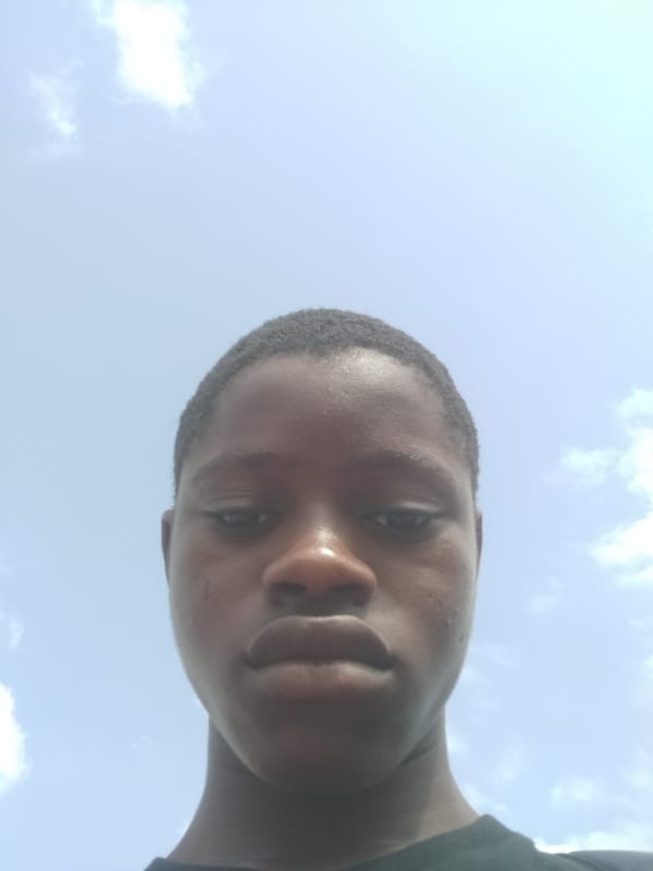 Morning selfies and street life documented in Shangisha, Nigeria