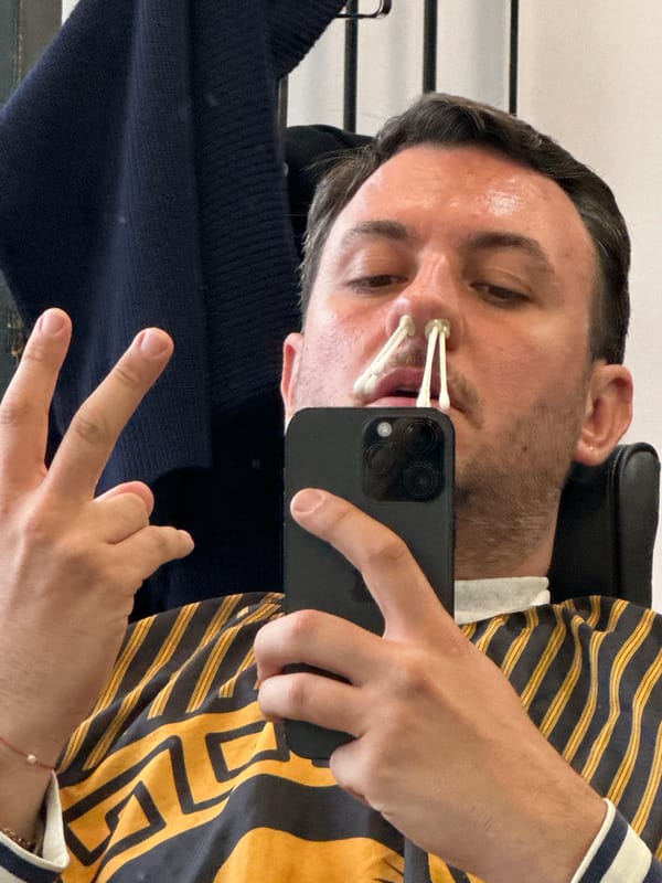 London witnesses report cat walker and medical selfie