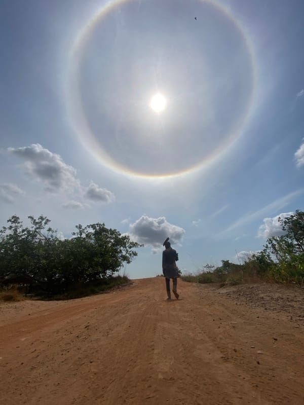 Man films solar halo with phone in Nigeria