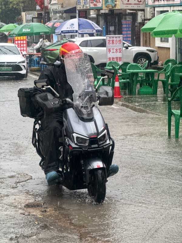 Qinhuangdao streets flood during heavy summer rainstorm