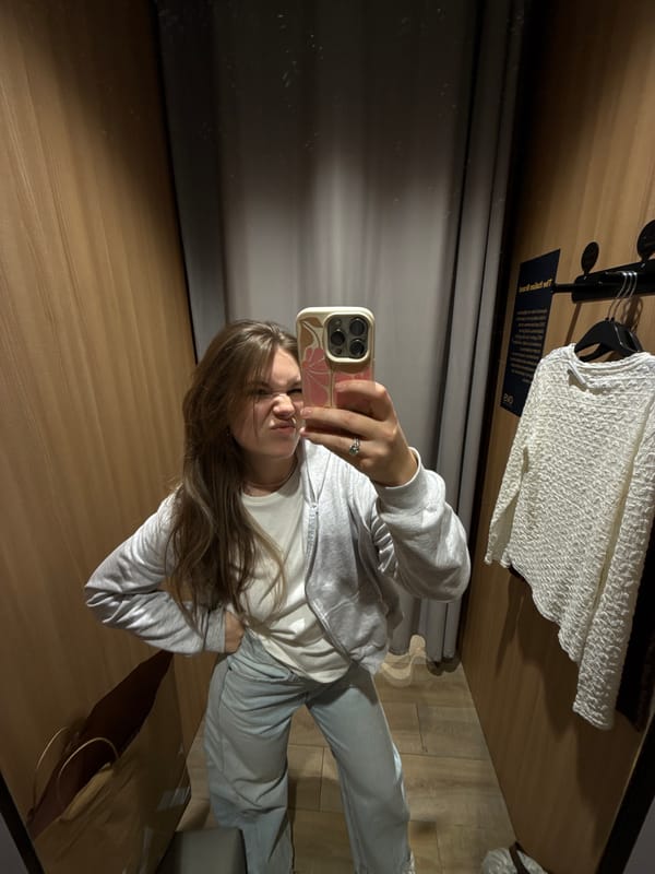 Young women take selfies in Belgrade dressing rooms
