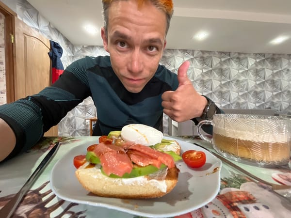 Breakfast documentation captured in Chaikovsky, Russia early morning