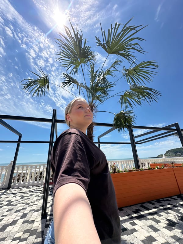 Tourist captures scenic Black Sea moments in Lermontovo resort