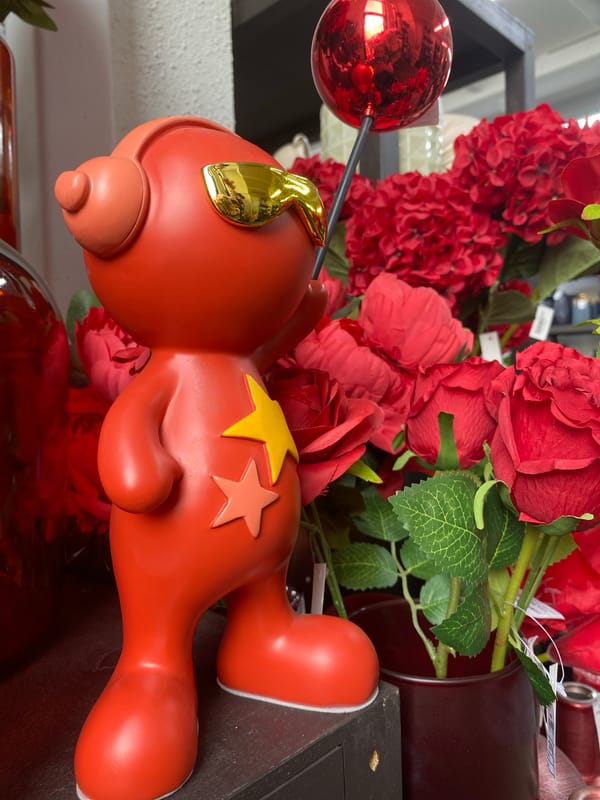 Early morning flower shop activity captured in Yekaterinburg