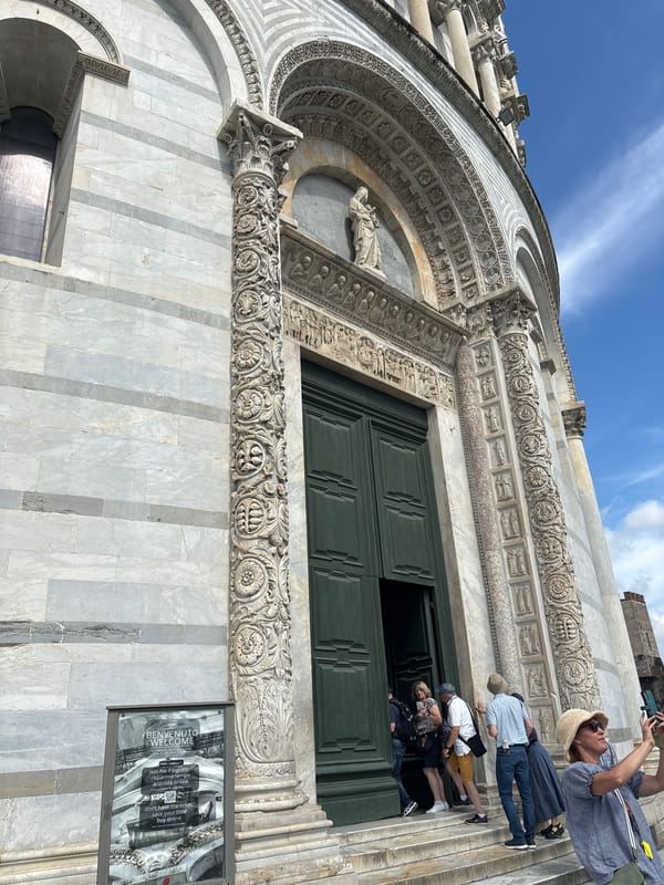 Tourist activity documented at Pisa's historic cathedral and medieval walls