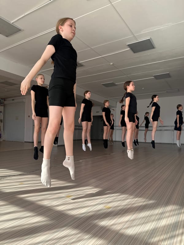 Dance class practice session documented in Votkinsk studio