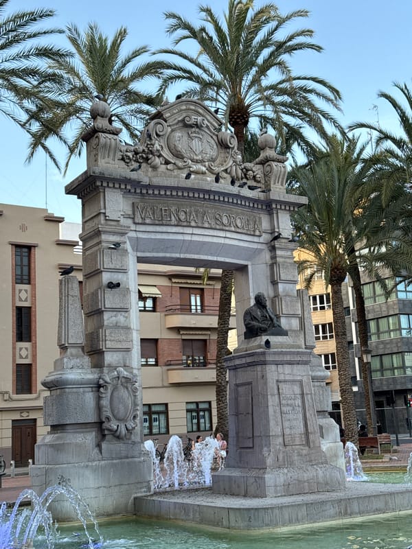 Evening stroll through Valencia's El Grao and Sorolla landmarks