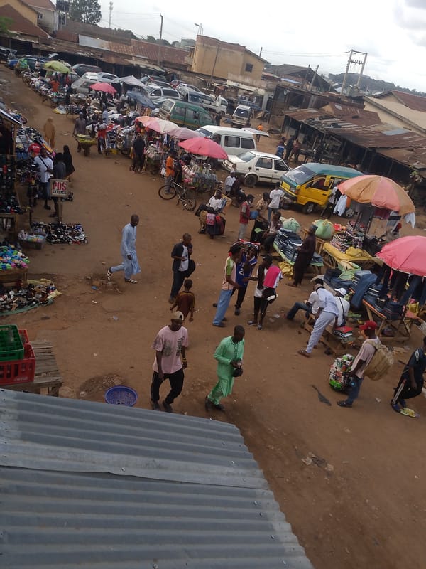 Daily street commerce and market life documented in Bukuru