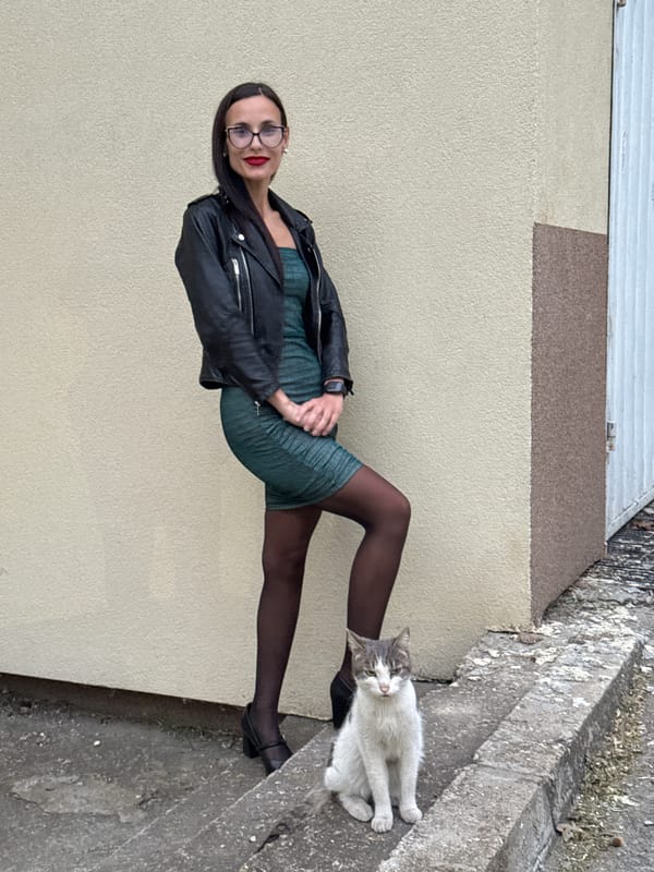 Woman poses with cat, takes selfies in Pleven