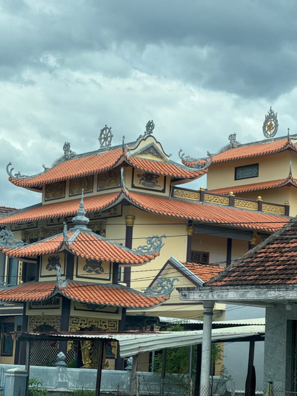 Buddhist temple and street life in Nam Ninh Hòa
