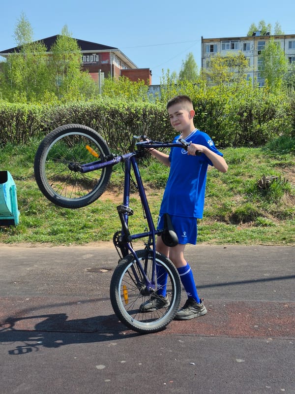 Morning snapshots capture everyday life in Chaikovsky, Russia