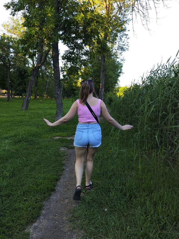 Afternoon scenes from Kryvyi Rih's Central City Park