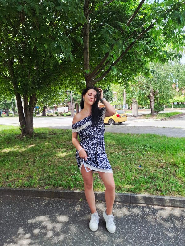 Woman in patterned dress spotted in Mezdra, Bulgaria
