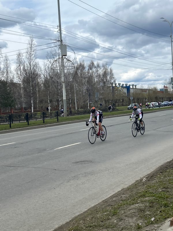 Bicycle race draws spectators in Izhevsk, Russia